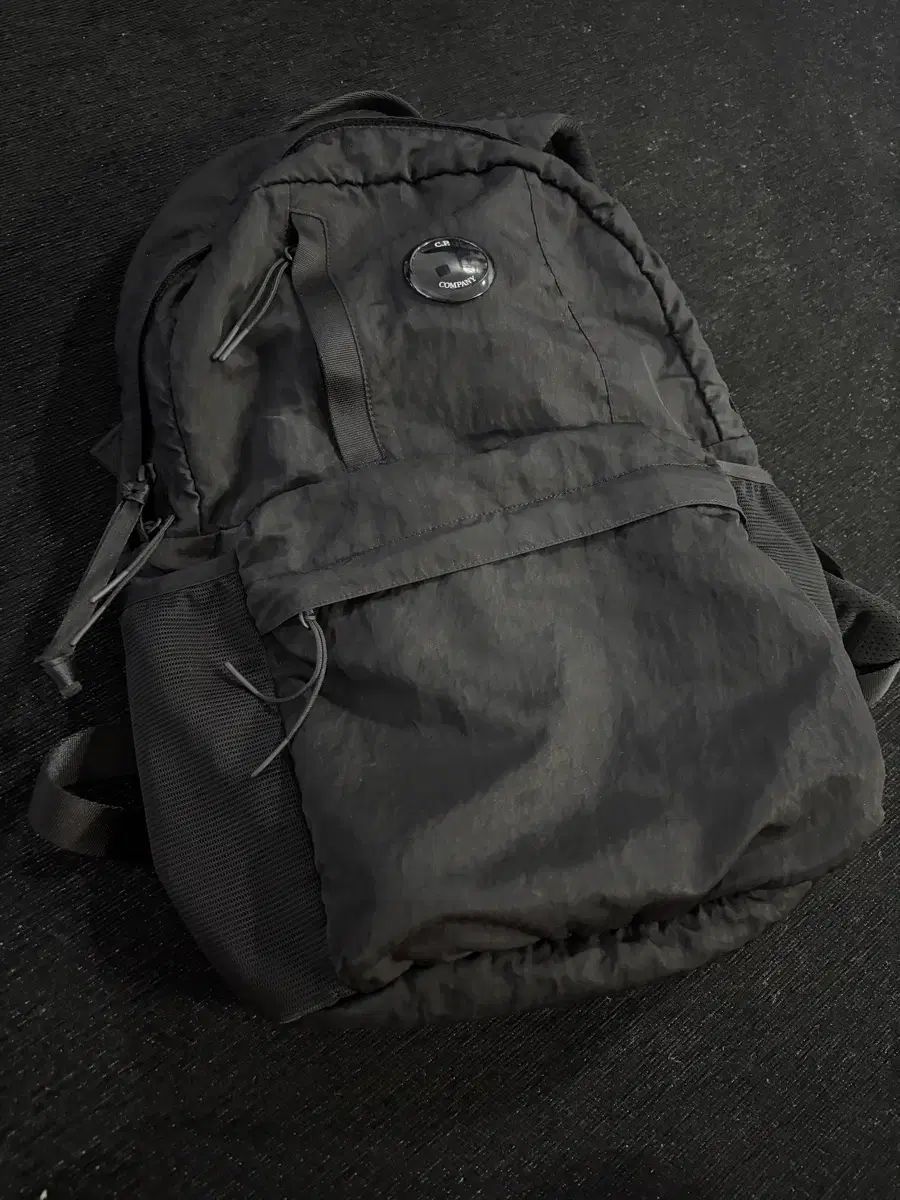 C.P. COMPANY シーピーカンパニー ナイロン B レンズ バックパック ブラック