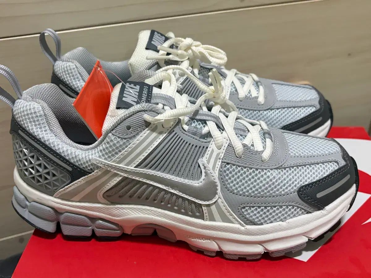 新品) NIKE ズーム ボメロ 5 240