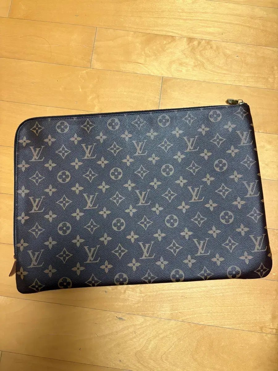 ルイヴィトン モノグラム エティ ボヤージュ クラッチバッグ 正規品