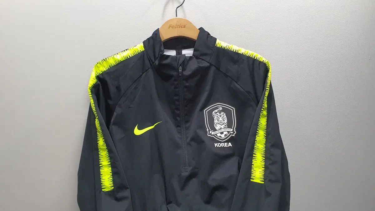 18 20 サッカー 韓国国家代表 シールドトップ 105 (横57 縦77)