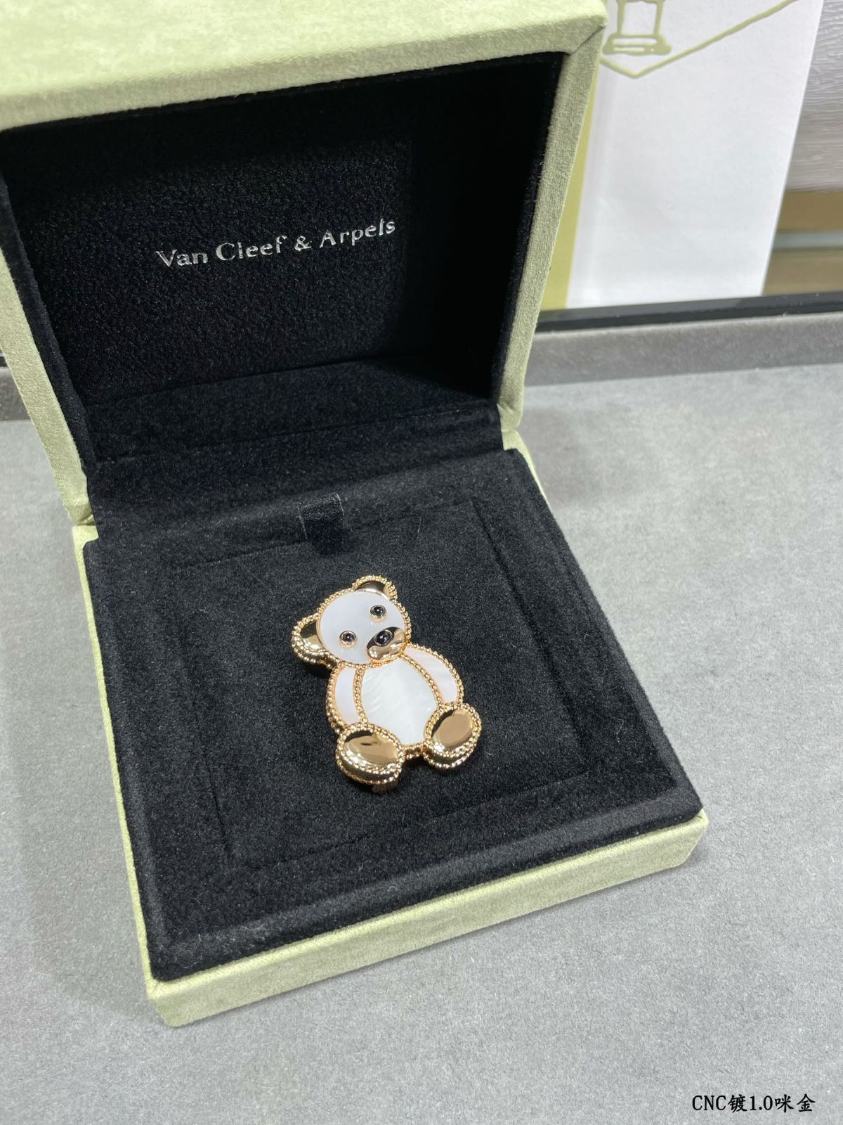 [Van Cleef & Arpels] アニマル ブローチ - マルチユースデザイン | ヴァン クリーフ & アーペル レディースジュエリー｜本日限定特価｜新品未使用