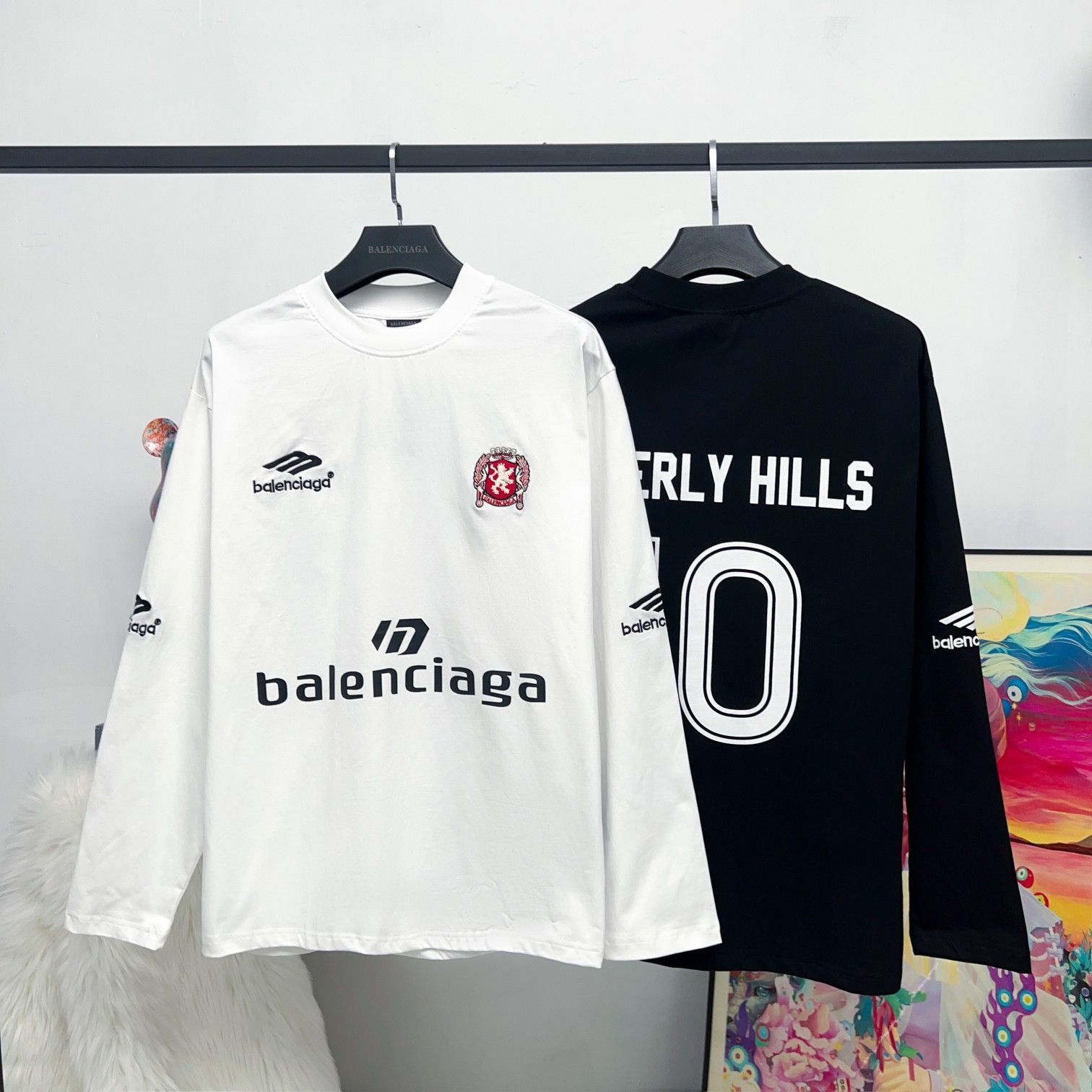 【本日限定特価】BALENCIAGA × マンチェスターユナイテッド コラボ ロングスリーブ Tシャツ 10番刺繍 ホワイト/ブラック XS-L [本日特価|新品未使用品]