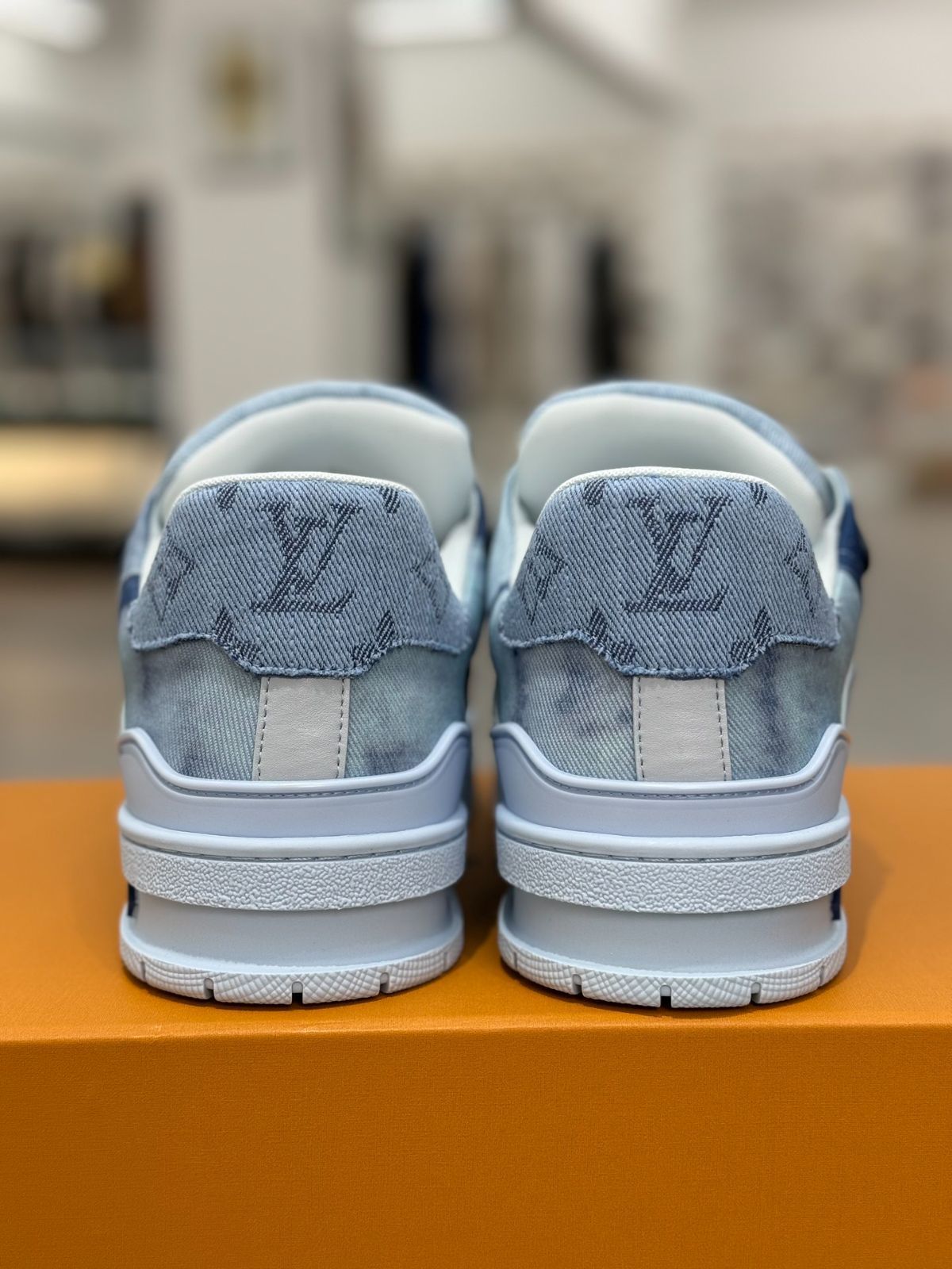 Louis Vuitton Trainer 色合わせ - ブルー3色デニム Louis Vuitton Trainer 色合わせ - ブルー3色デニム