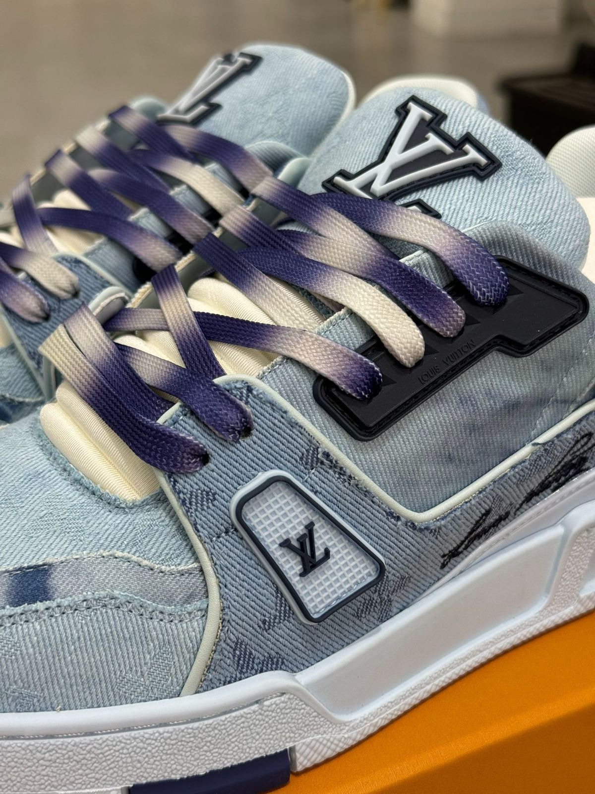 Louis Vuitton Trainer 色合わせ - ブルー3色デニム Louis Vuitton Trainer 色合わせ - ブルー3色デニム