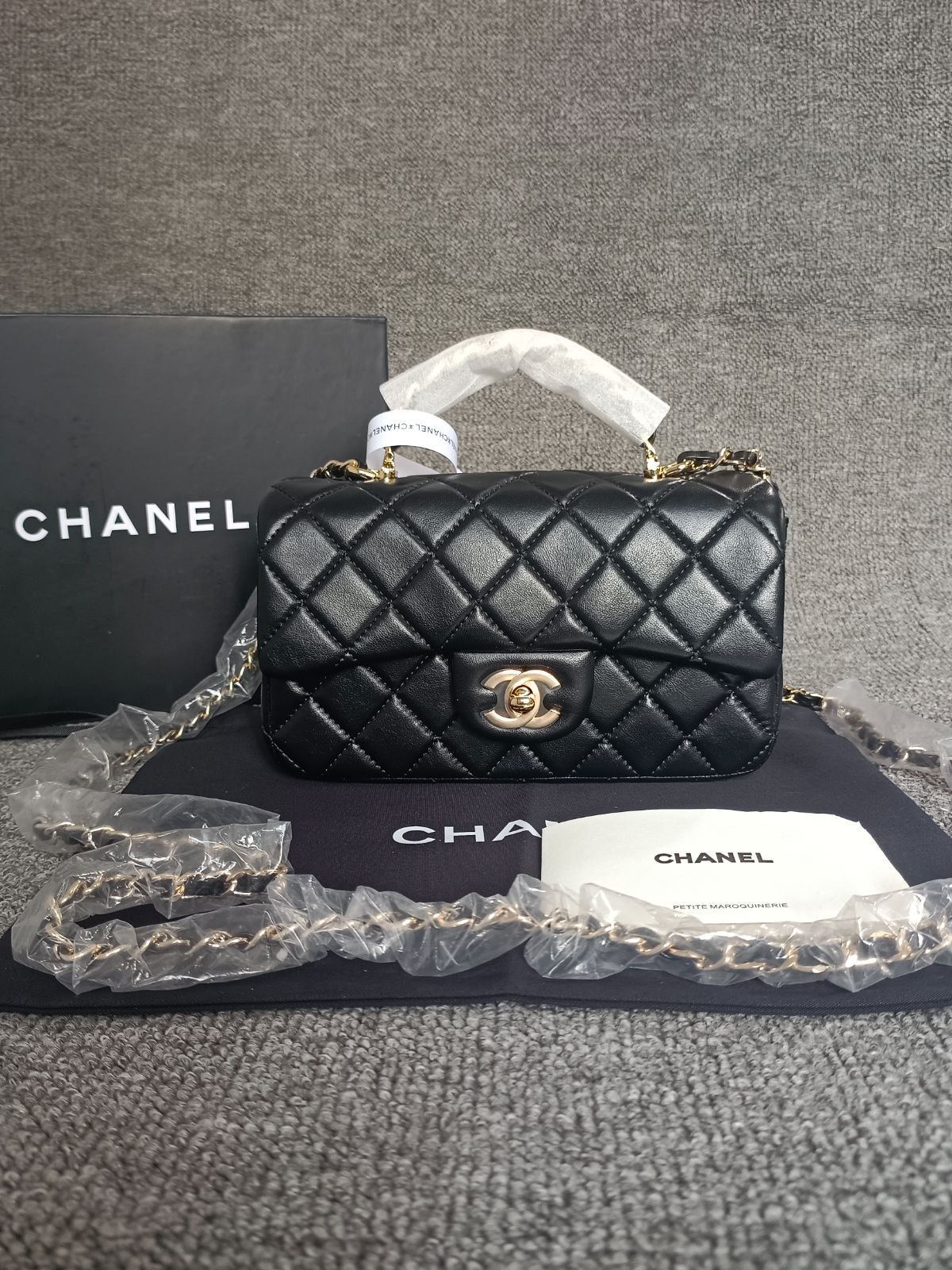 CHANEL シャネル MINI ショルダーバッグです