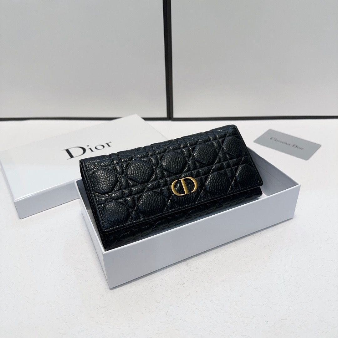 【今日特価】Dior レディースウォレット, ブラック, エンボス加工レザー, 実用的でスタイリッシュなデザイン！[本日特価|新品未使用品]