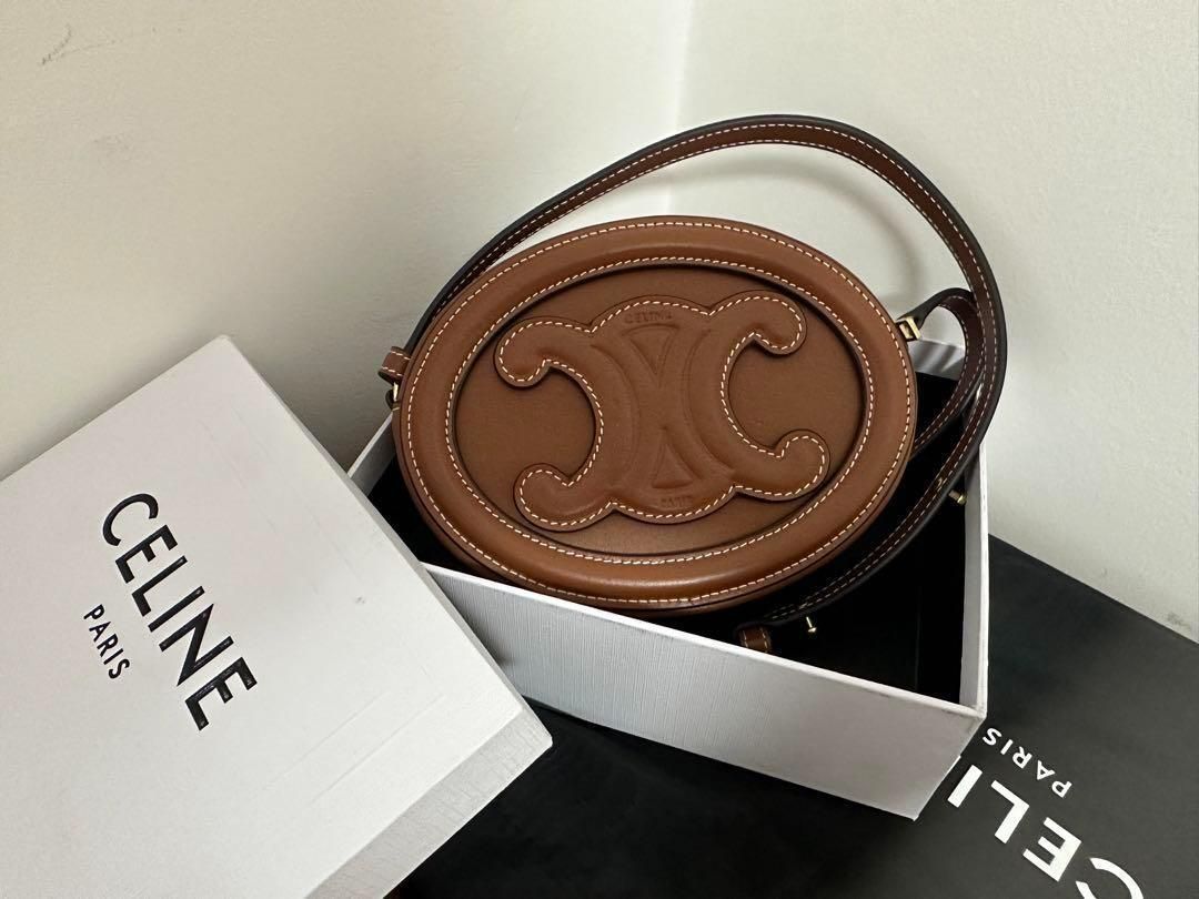 CELINE ミニトリオンフ　シャイニーカーフスキン ショルダーバッグ