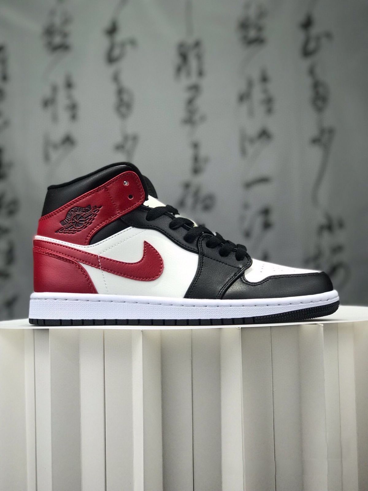 お値下げしました??即購入?? ナイキ スニーカー Air Jordan 1 Mid 