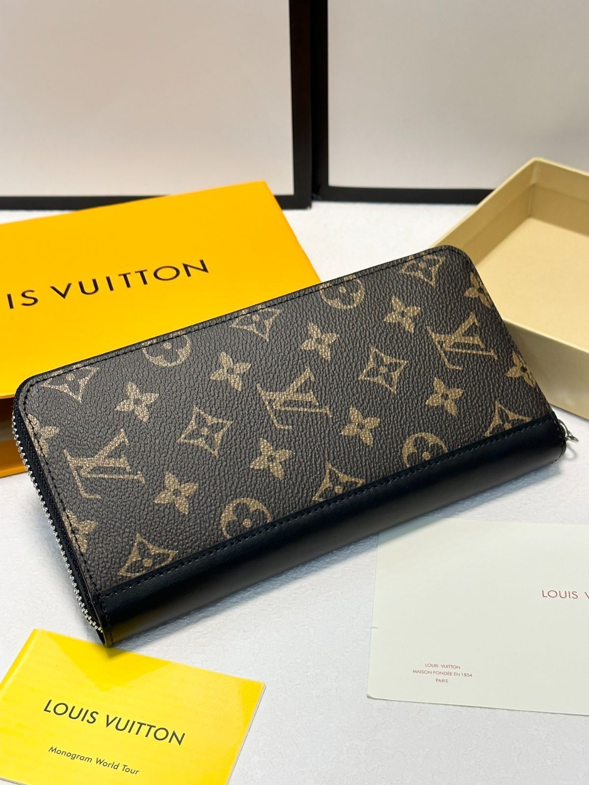 Louis Vuittonルイヴィトン、財布、クレジットカードスロットに紙幣と手形を保管し、現金を保管できるステープル付き仕切り[本日特価|新品未使用品]