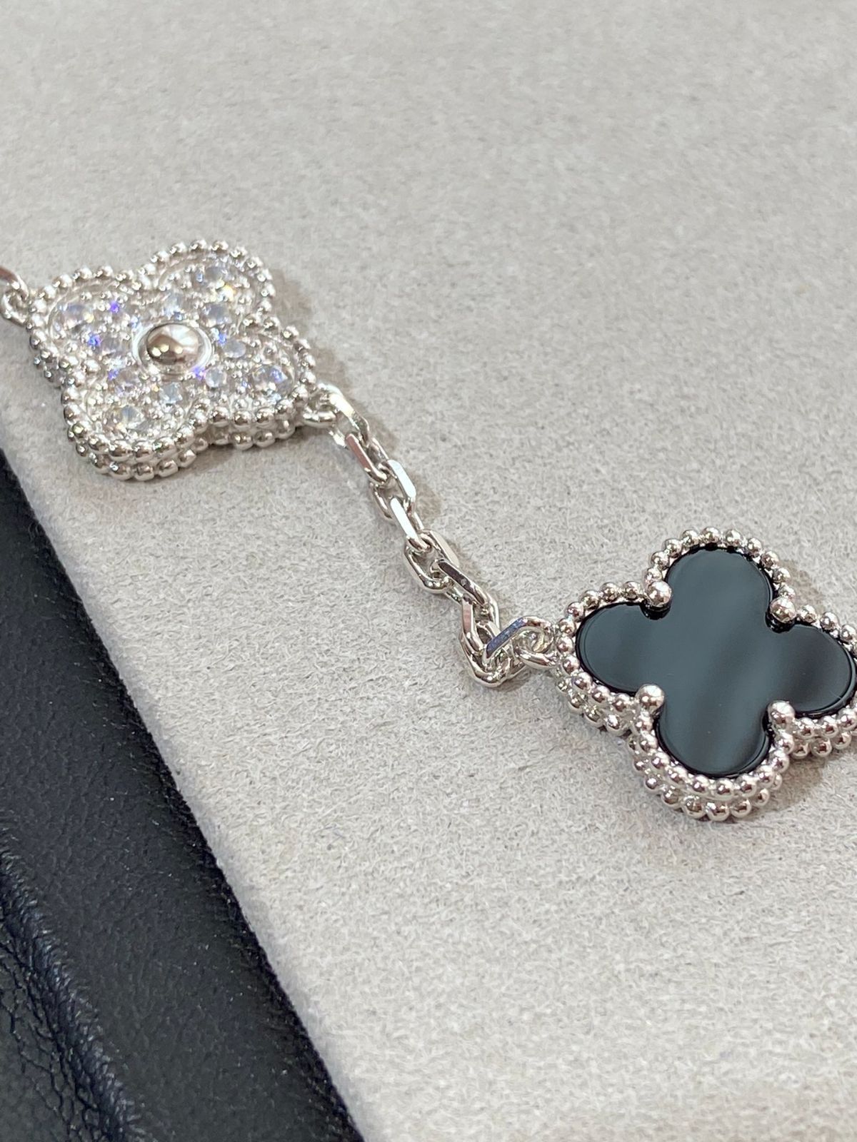 Van Cleef & Arpels] ヴァン クリーフ＆アーペル 四つ葉のクローバー