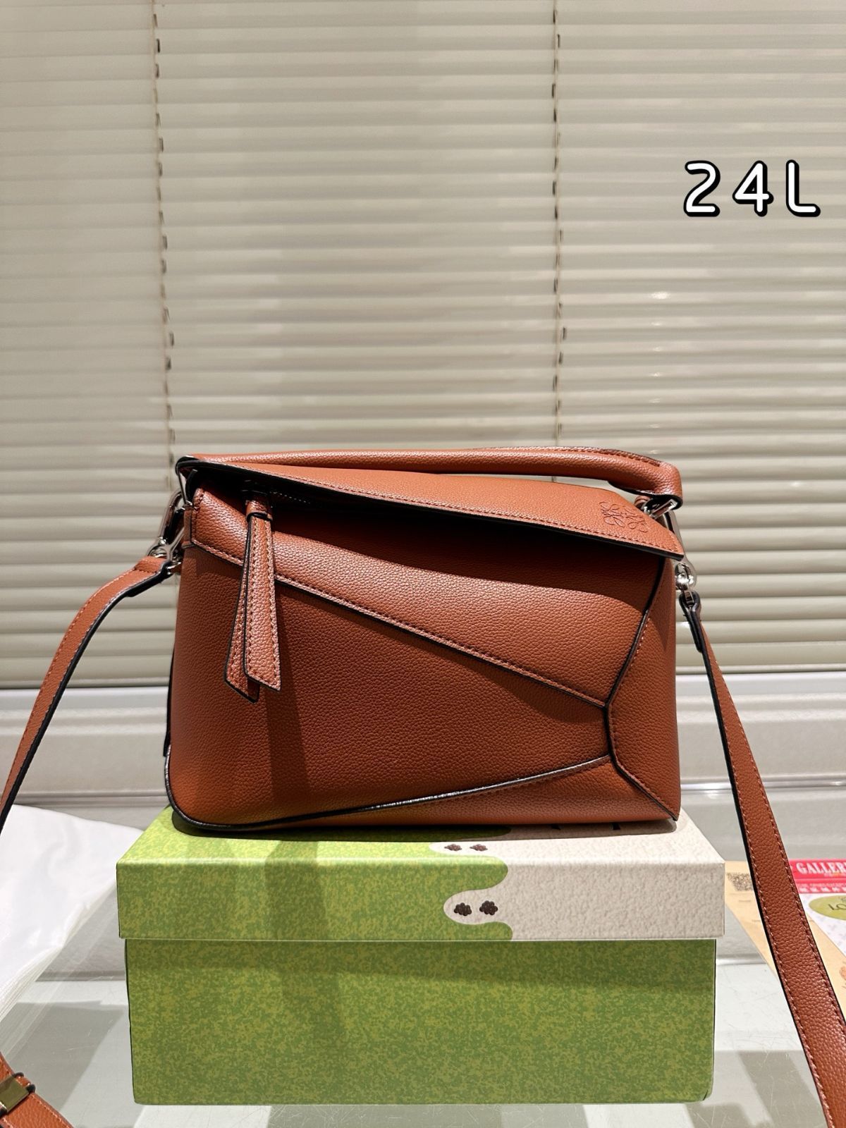 【今日特価】Loewe Paseo 24cm ロエーヴェ パセオ 24 センチ ジオメトリック バッグ-WTO輸入1 【今日特価】Loewe Paseo 24cm ロエーヴェ パセオ 24 センチ ジオメトリック バッグ-WTO輸入1