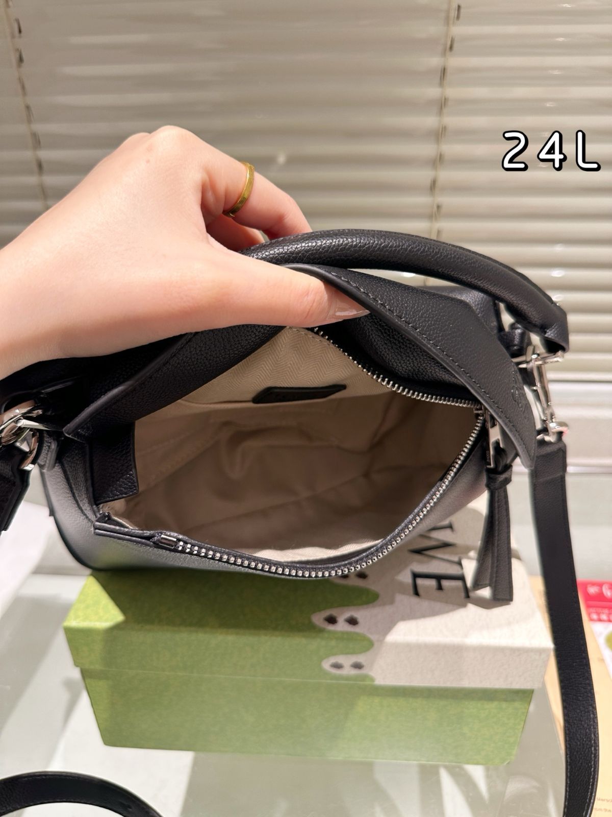 【今日特価】Loewe Paseo 24cm ロエーヴェ パセオ 24 センチ ジオメトリック バッグ-WTO輸入1 【今日特価】Loewe Paseo 24cm ロエーヴェ パセオ 24 センチ ジオメトリック バッグ-WTO輸入1