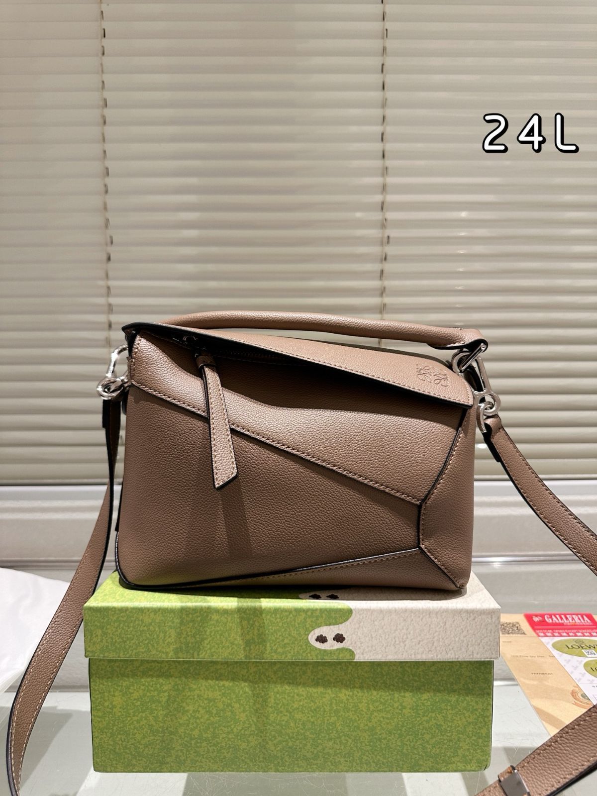 【今日特価】Loewe Paseo 24cm ロエーヴェ パセオ 24 センチ ジオメトリック バッグ-WTO輸入1 【今日特価】Loewe Paseo 24cm ロエーヴェ パセオ 24 センチ ジオメトリック バッグ-WTO輸入1