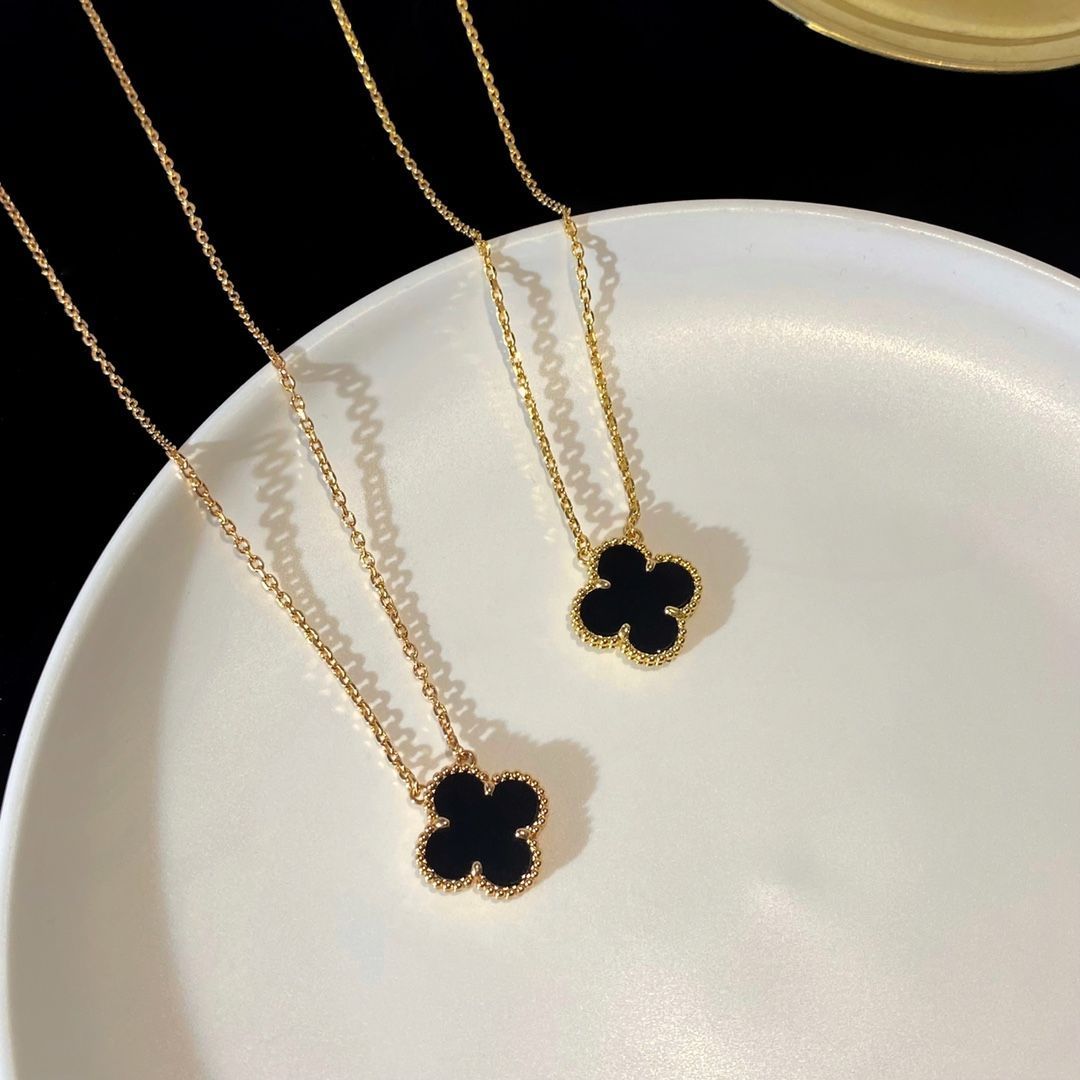 ヴィンテージ アルハンブラ ペンダント、オニキス、ヴァン クリーフ&アーペル Van Cleef & Arpels VCARA45800｜本日限定特価｜新品未使用-WTO輸入1