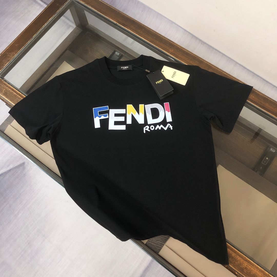 【本日限定特価】FENDI クルーネックTシャツ - 高品質コットンで快適な着心地 [本日特価|新品未使用品]