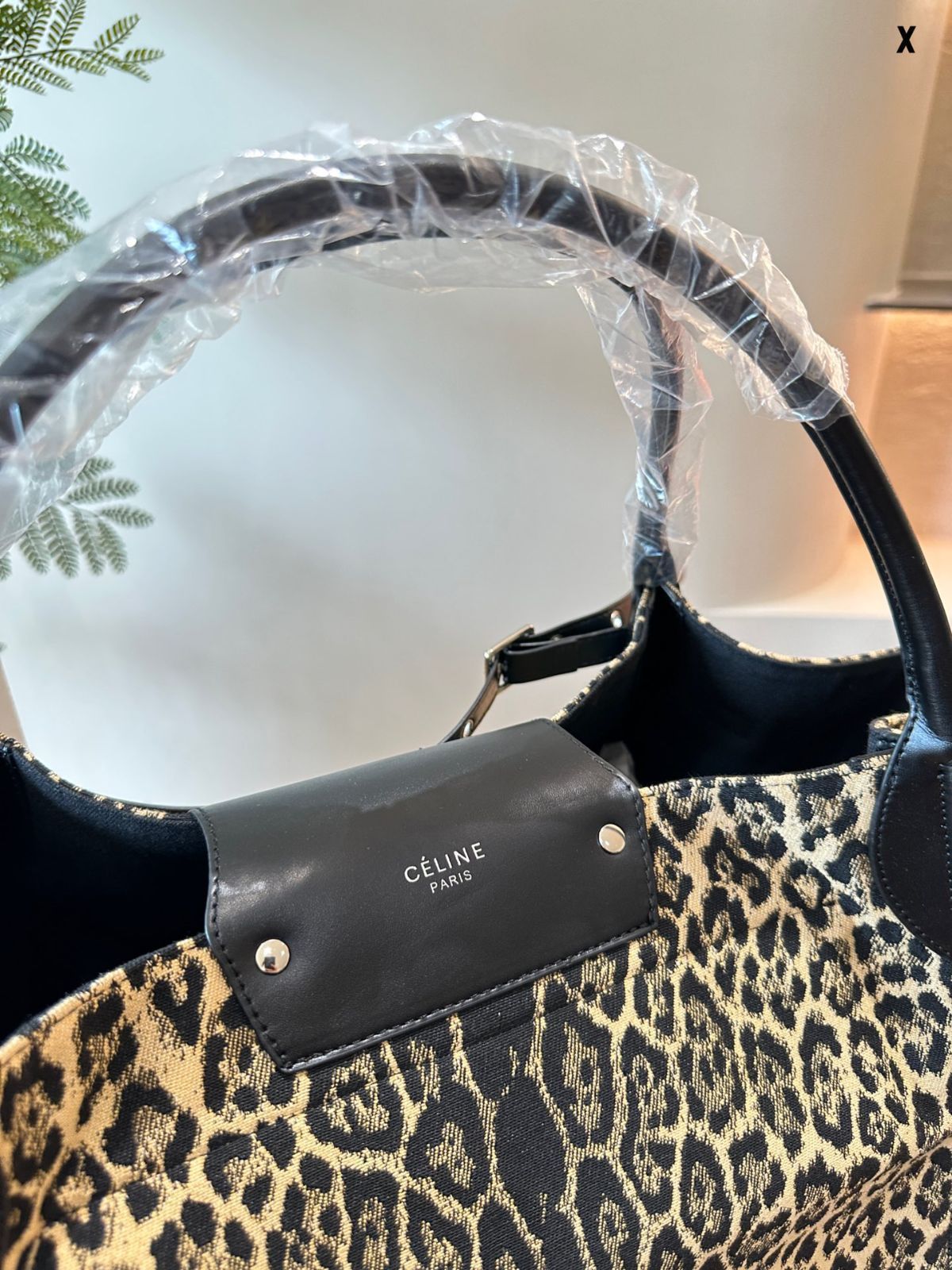 【今日特価】Celine 豹紋 ウィング ショッピングバッグ！国内送料無料！限定在庫セール価格です！