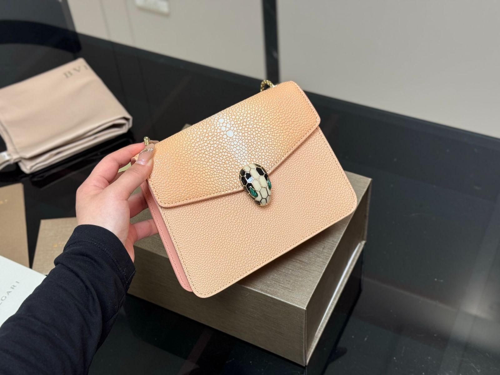 【今日特価】Bulgari クラシック バッグ！国内送料無料！限定在庫セール価格です！