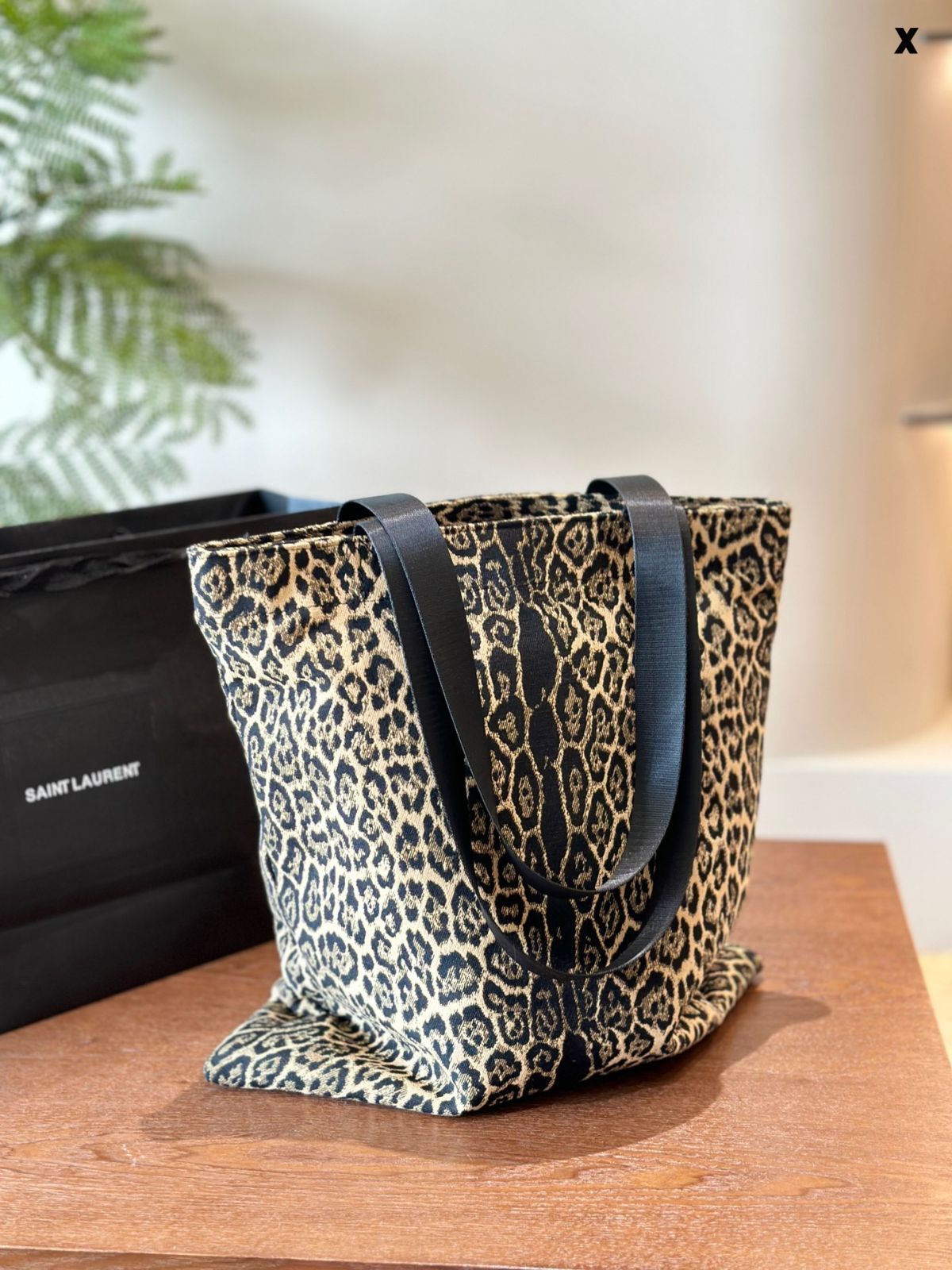 【今日特価】Saint Laurent 豹紋 キャンバスバッグ!国内送料無料!限定在庫セール価格です! 【今日特価】Saint Laurent 豹紋 キャンバスバッグ!国内送料無料!限定在庫セール価格です!