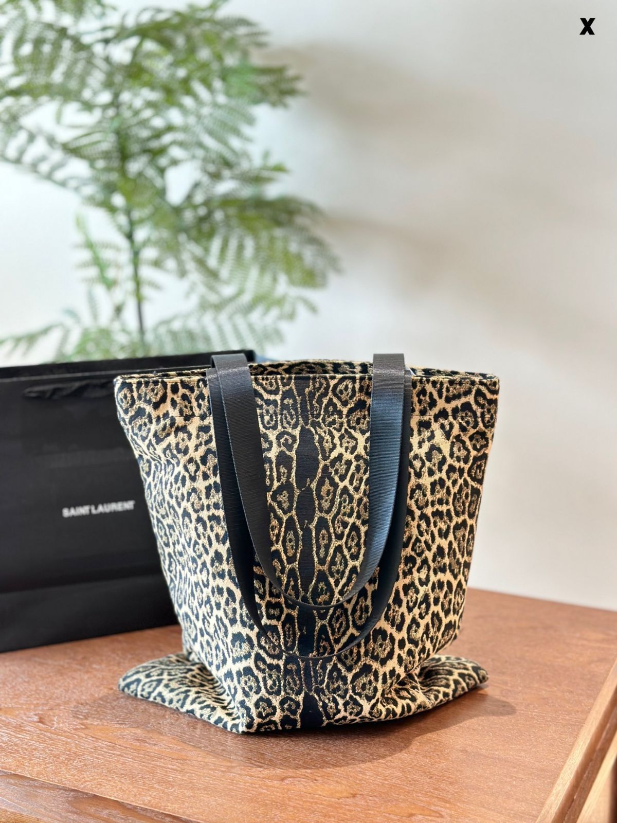 【今日特価】Saint Laurent 豹紋 キャンバスバッグ!国内送料無料!限定在庫セール価格です! 【今日特価】Saint Laurent 豹紋 キャンバスバッグ!国内送料無料!限定在庫セール価格です!