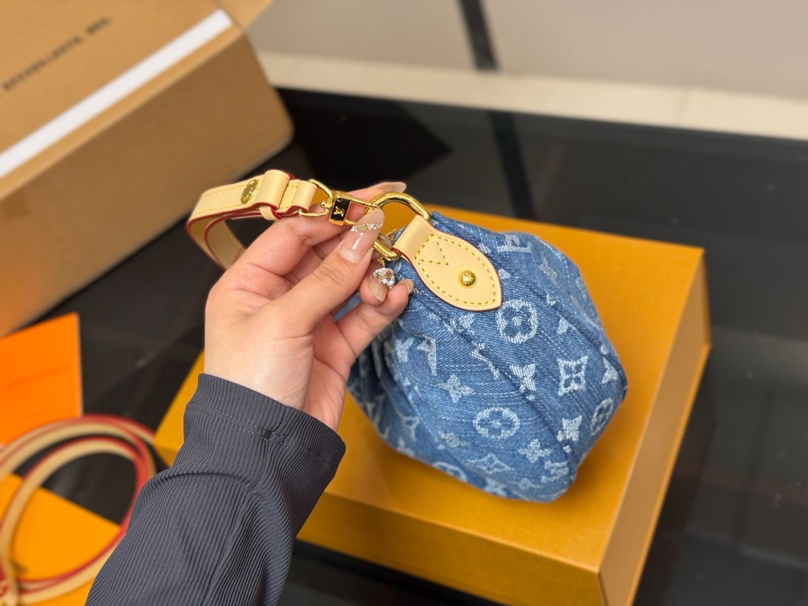 【今日特価】Louis Vuitton デニム製新色アイボリングバッグ!国内送料無料!限定在庫セール価格です! 【今日特価】Louis Vuitton デニム製新色アイボリングバッグ!国内送料無料!限定在庫セール価格です!