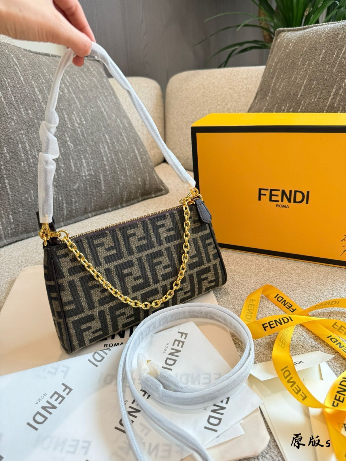 【今日特価】Fendi デュアルストラップ ヴィンテージプリント アンダーアームバッグ