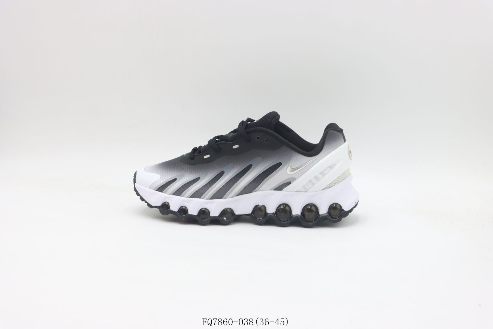 【今日特価】Nike ナイキ ランニングシューズ FQ7860-038 ホワイトブラック