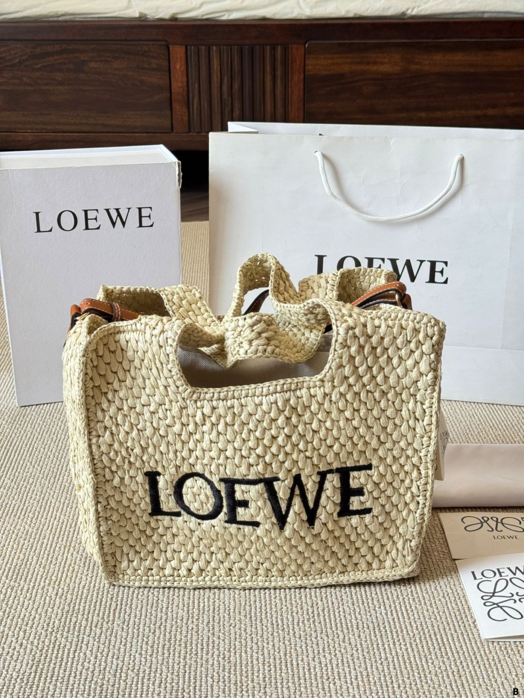 【今日特価】Loewe ロエベ 夏の新作 草編みバスケットバッグ 菜籃子 編み込みパッチワーク ショッピングバッグ ビーチ & リゾート 手提げバッグ 送料無料 限定価格