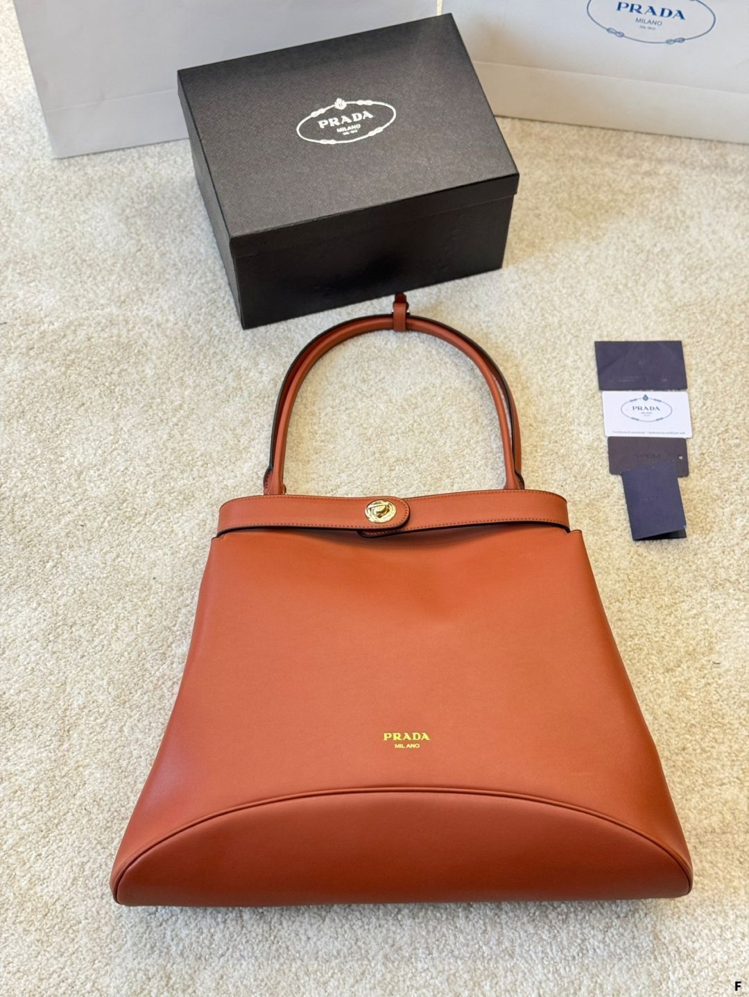 【今日特価】Prada 25 ショーコレクション ショルダーバッグ 45×30cm