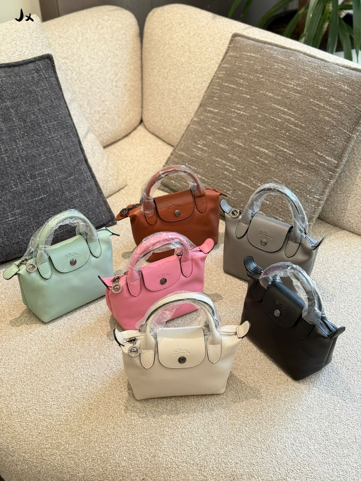 【今日特価】Longchamp ミニシューマーバッグ！送料無料！在庫限定セール価格！