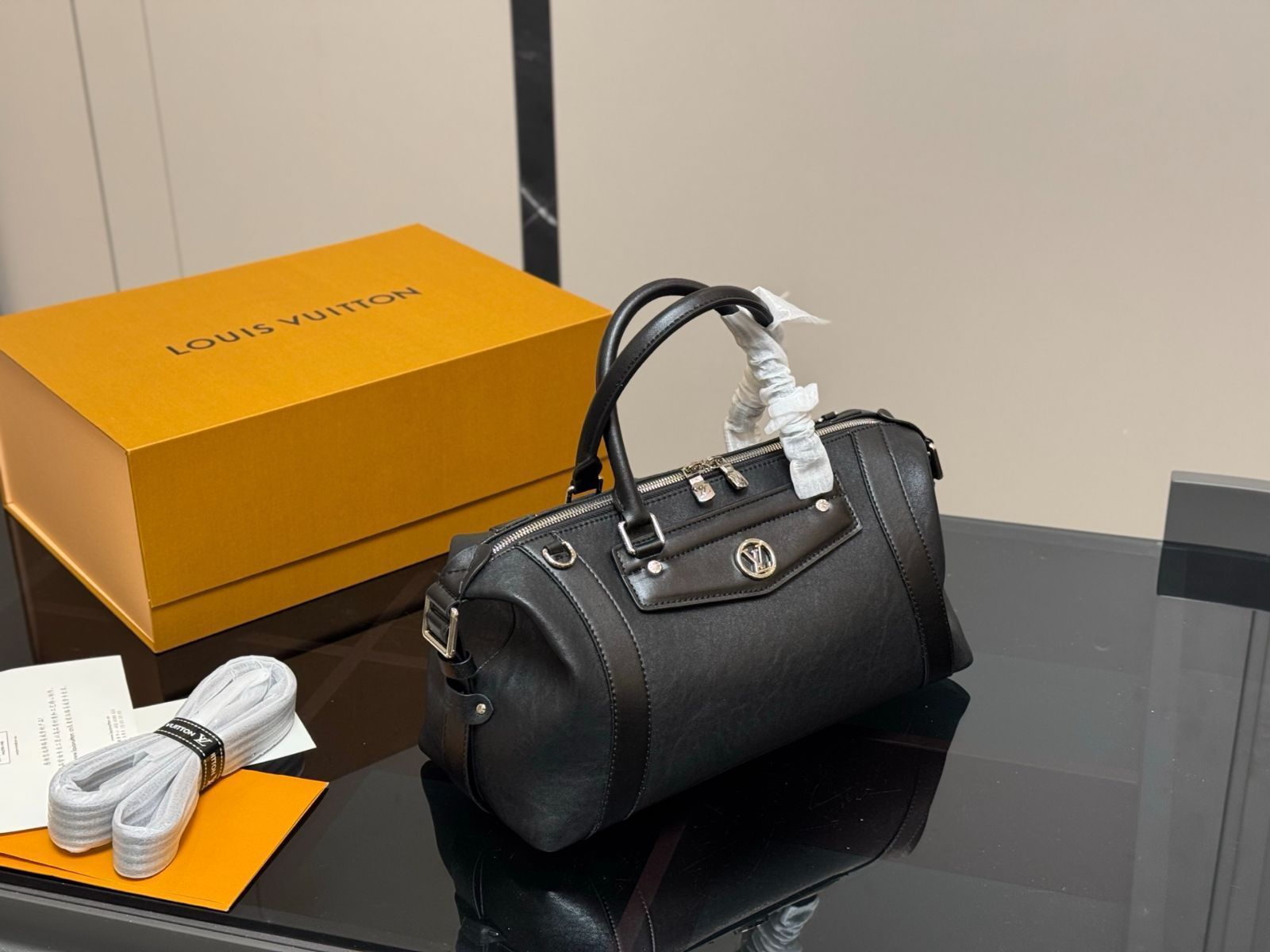 【今日特価】LV 2025 バイカーバッグ ヴァンクーバー HR 限定 ミニ（32×16cm）