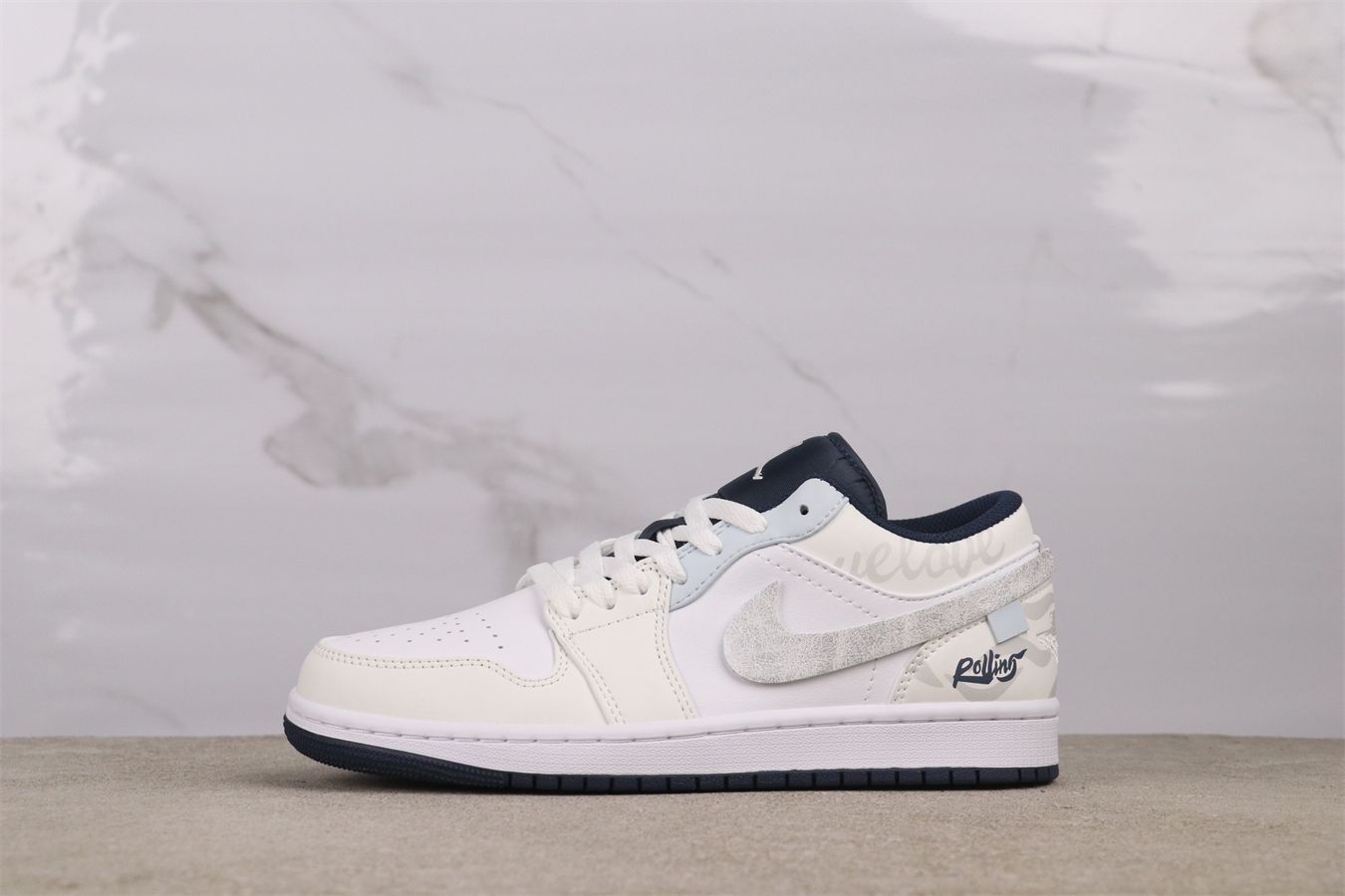 【今日特価】Air Jordan AJ1 アイスブルーセルト カラー AJ1553558-414