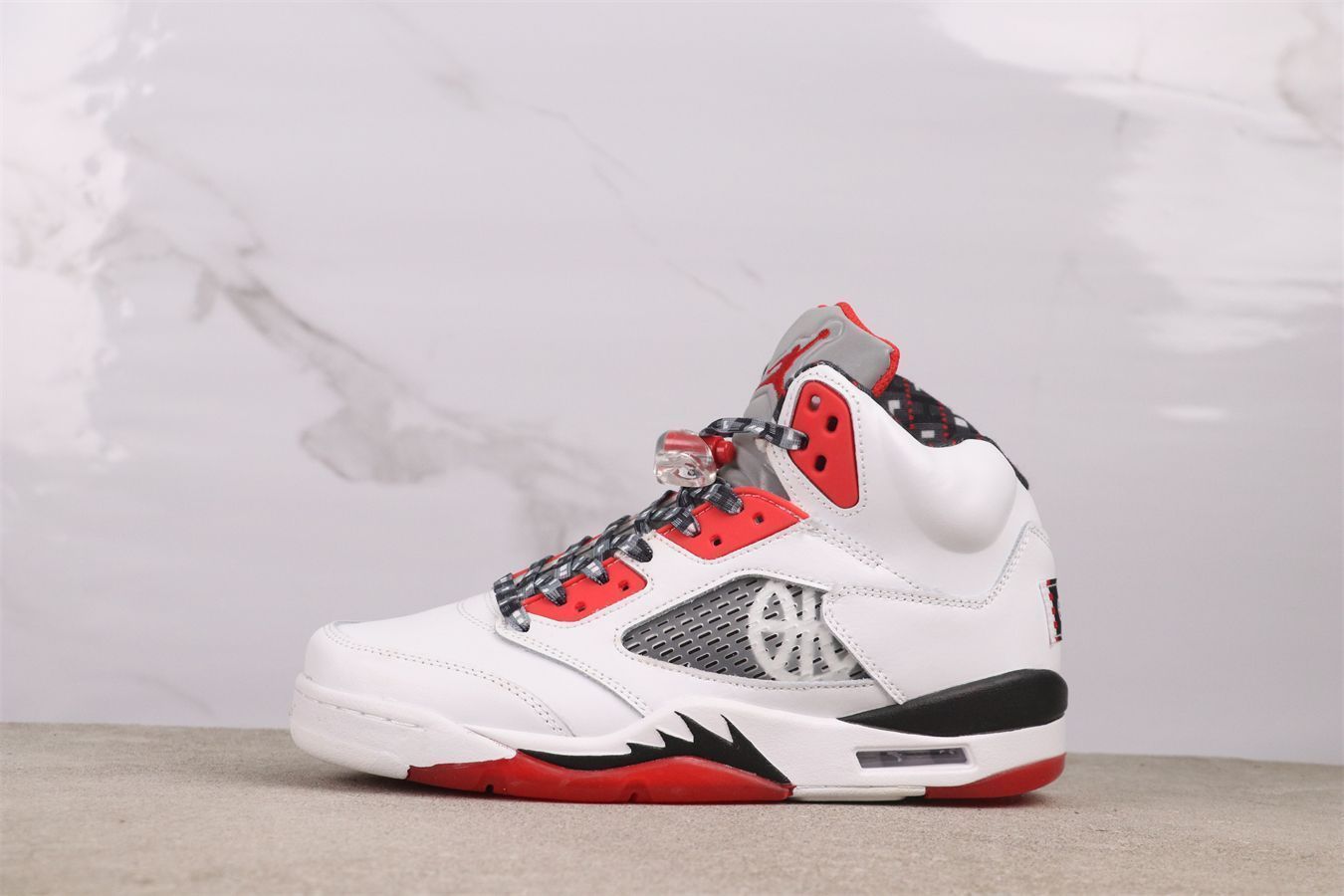 【今日特価】Air Jordan エアジョーダン AJ5 エアジョーダン 5 Quai 54 DJ7903-106