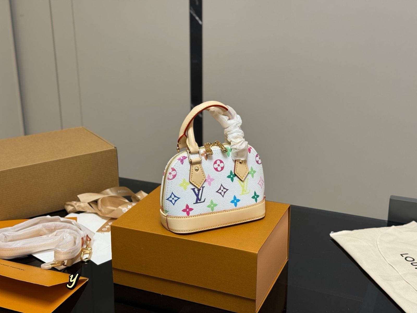 【今日特価】LV Alma Clamshell Bag ルイ・ヴィトン アルマ クラムシェル バッグ