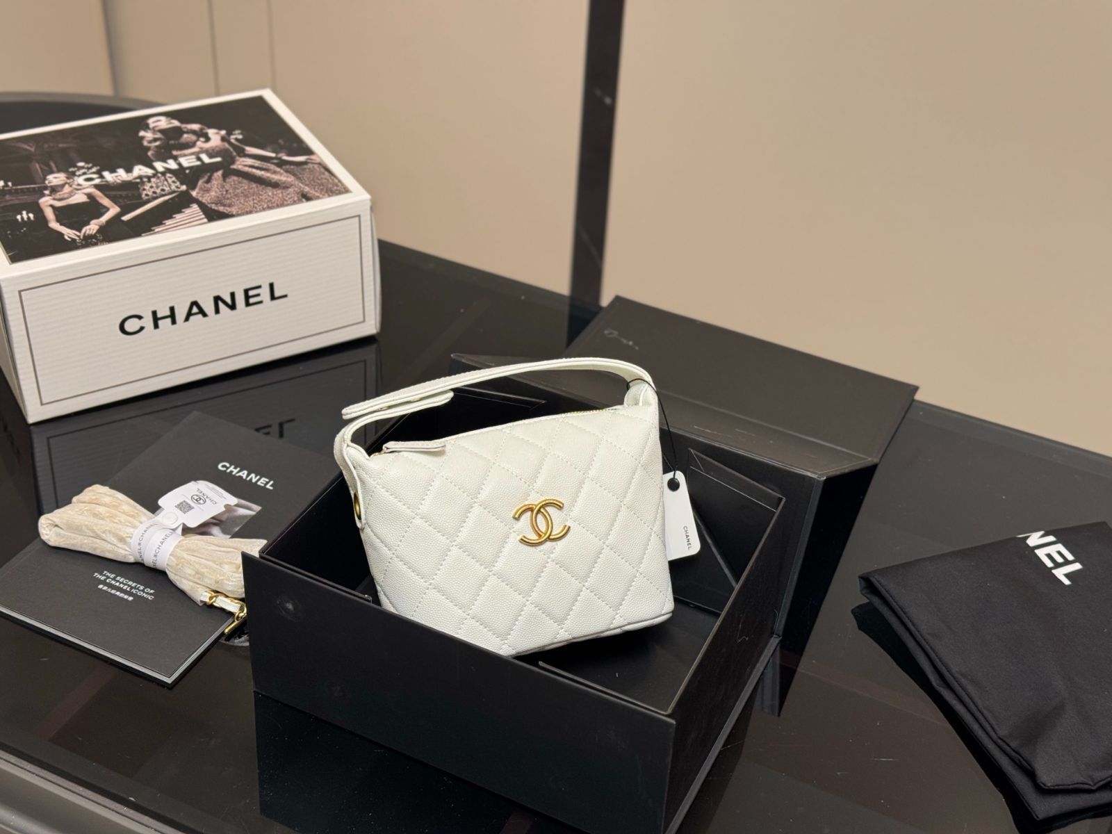 【今日特価】Chanel Bento Hobo Bag シャネル 弁当箱 ホーボーバッグ