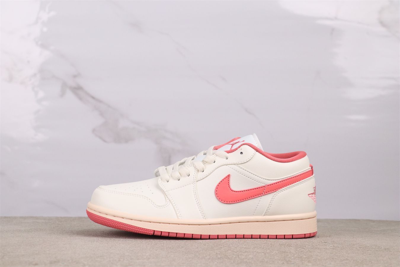 【今日特価】Jordan エアジョーダン aj1 エアジョーダン 1 Low DC0774-109 ローカット 白ピンク