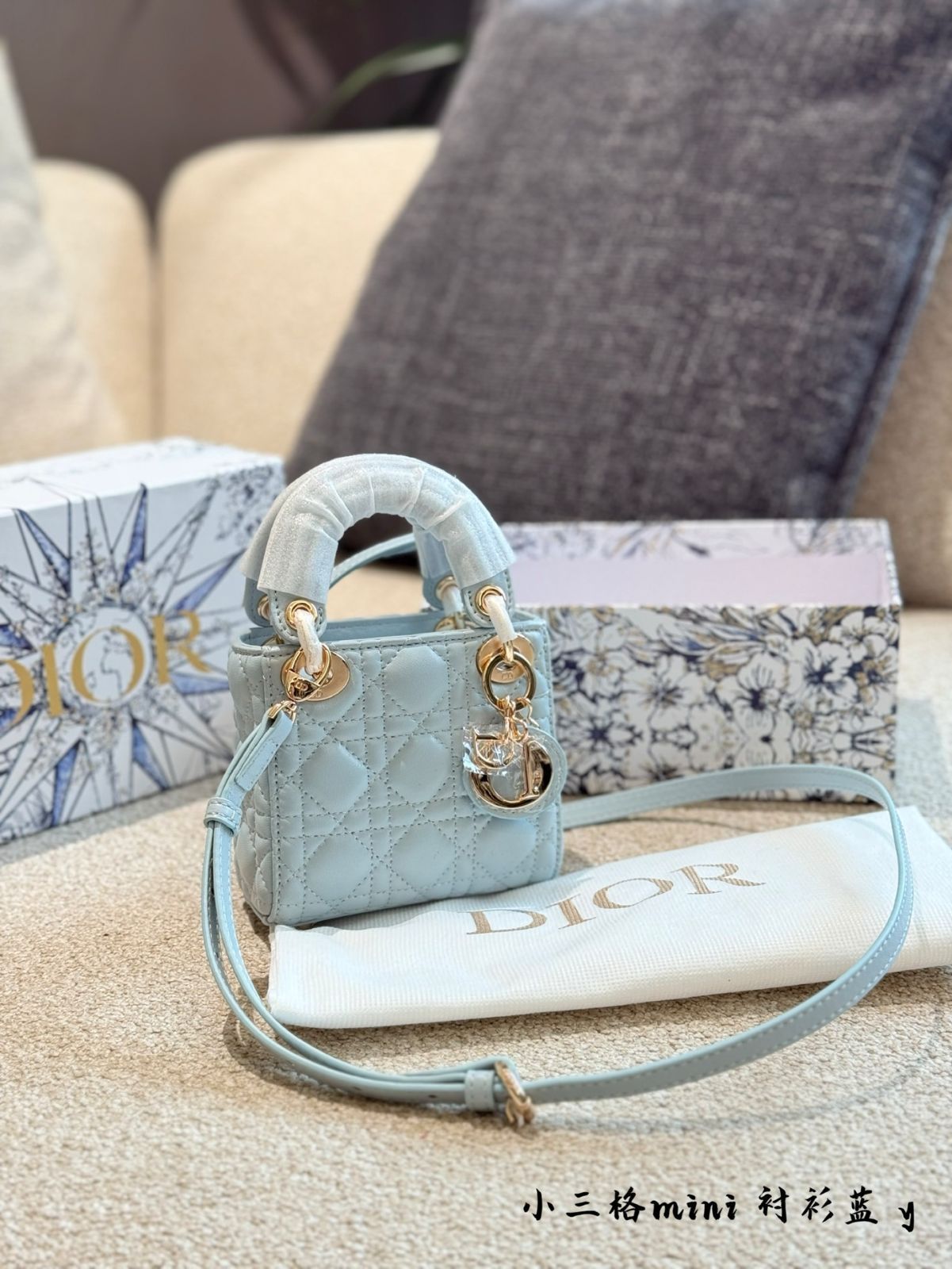 【今日特価】Dior Lady Dior ブルー ハンドバッグ シャツブルー レザー スモールサイズ