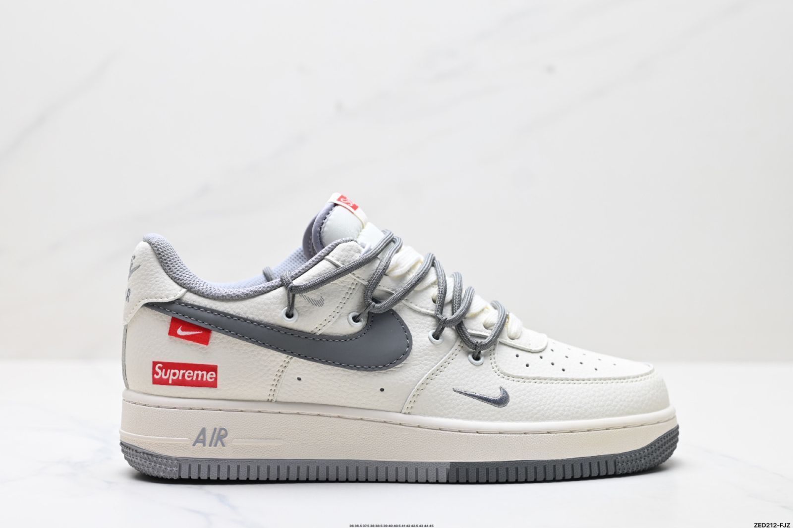ナイキ NIKE AIR FORCE 1‘07 LV8 元型の型紙・原板を使用した正統派ロートップエアフォース 1 のデザイン 20,000円