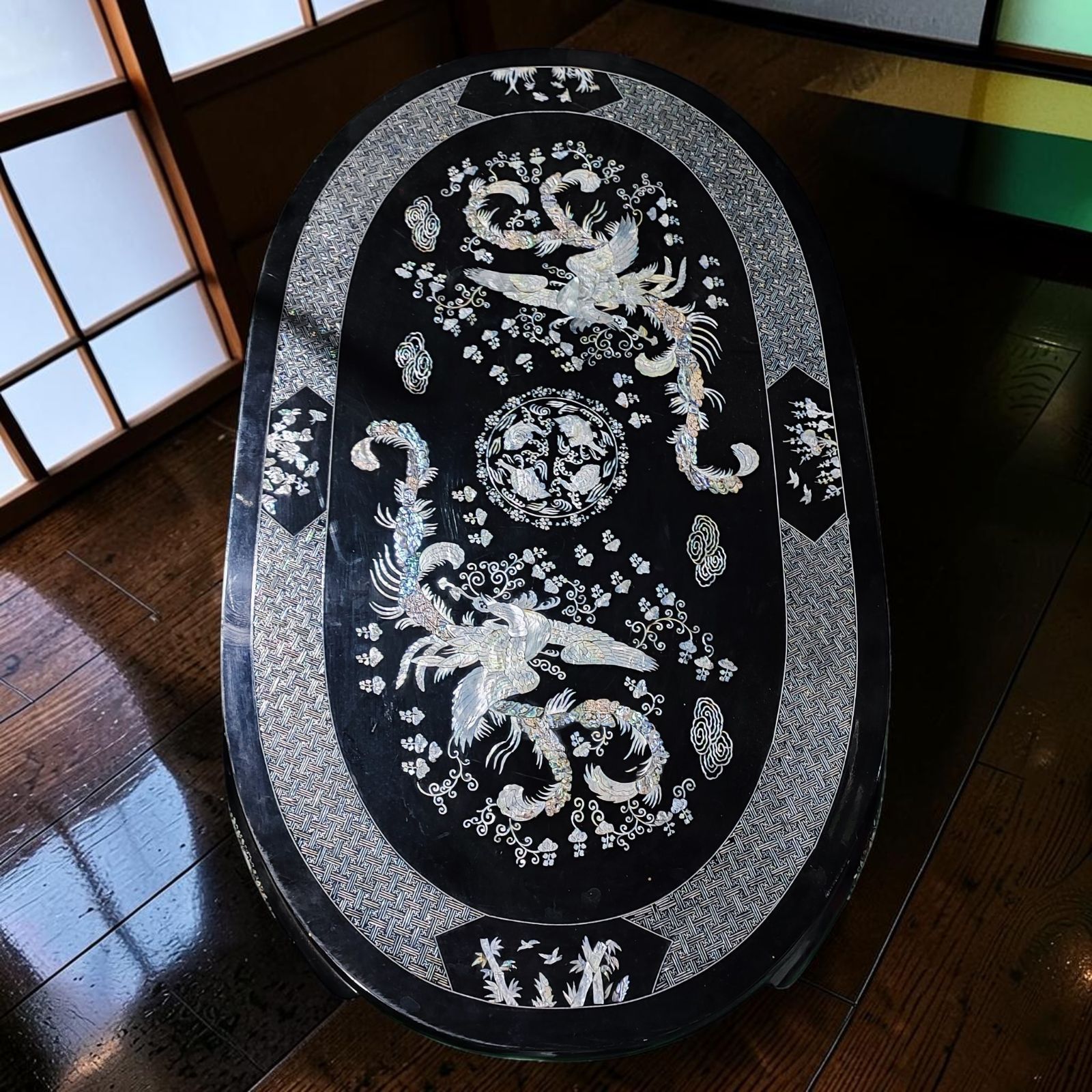 螺鈿細工 黒漆 座卓 鳳凰 花鳥文様 【定価300,000円以上】 ローテーブル 漆器 螺鈿 伝統工芸 和室 韓国家具 アジアン インテリア ちゃぶ台 W1360 ラデン RADEN