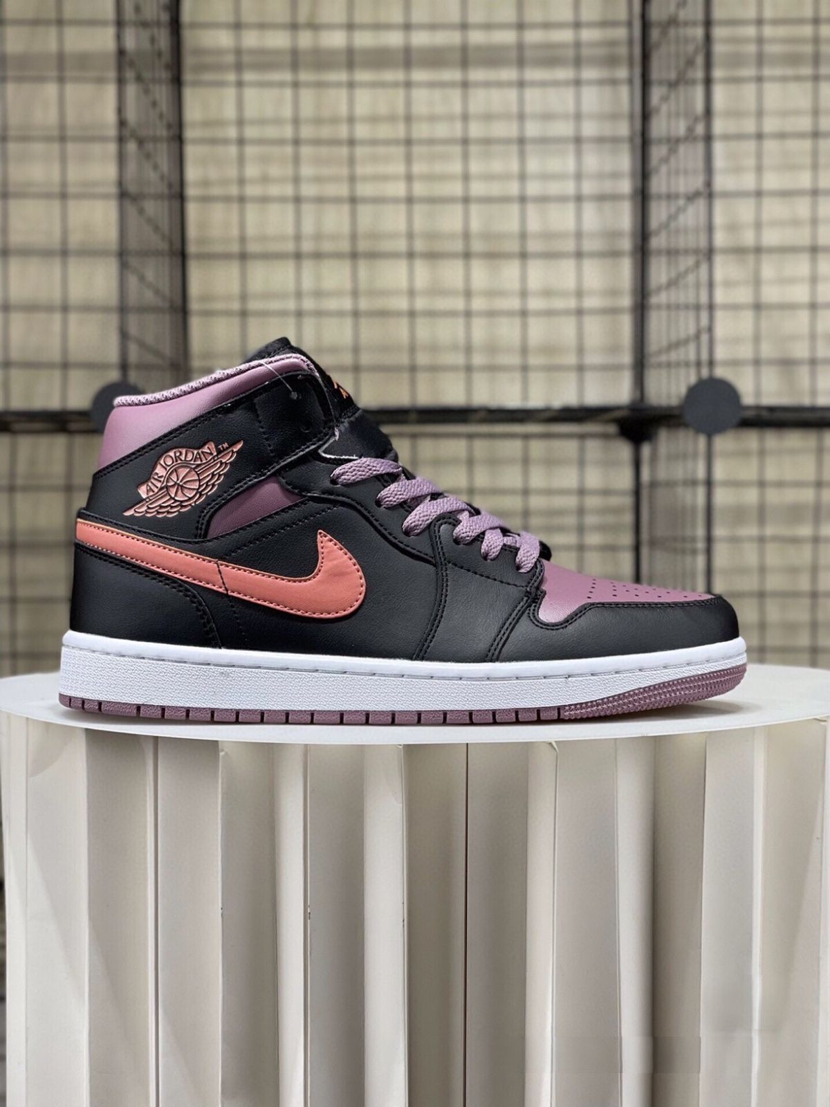お値下げしました??即購入?? Nike Air Jordan 1 Mid 箱付 男女兼用 fb9911-008