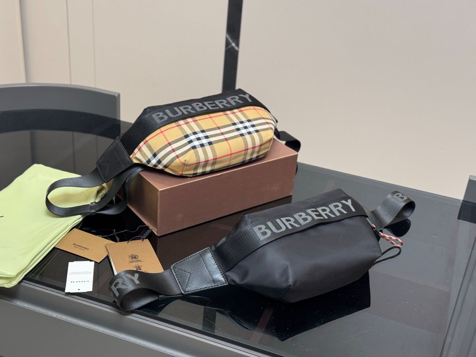 【今日特価】Burberry ワイドベルトバッグ