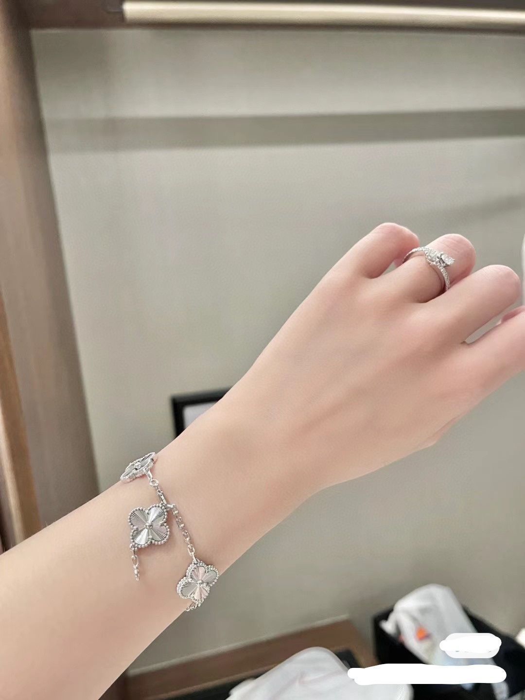 Van Cleef & Arpels ヴァン クリーフ&アーペル VCAレーザーカット 五花ブレスレット 四つ葉のクローバー? 五花ブレスレット|本日限定特価|新品未使用 Van Cleef & Arpels ヴァン クリーフ&アーペル VCAレーザーカット 五花ブレスレット 四つ葉のクローバー? 五花ブレスレット|本日限定特価|新品未使用