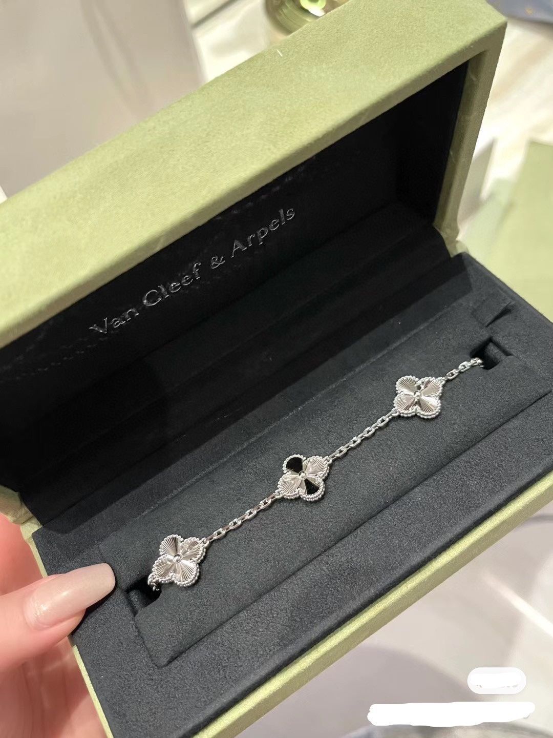 Van Cleef & Arpels ヴァン クリーフ&アーペル VCAレーザーカット 五花ブレスレット 四つ葉のクローバー? 五花ブレスレット|本日限定特価|新品未使用 Van Cleef & Arpels ヴァン クリーフ&アーペル VCAレーザーカット 五花ブレスレット 四つ葉のクローバー? 五花ブレスレット|本日限定特価|新品未使用