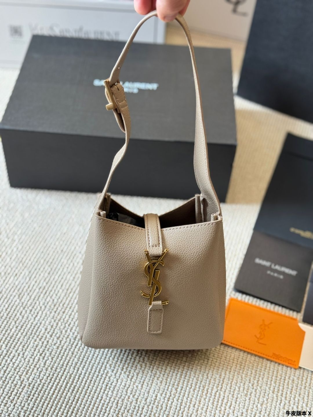 【今日特価】Saint Laurent Mini Hobo アンダーアームバッグ 送料無料！在庫限定のお得な価格です