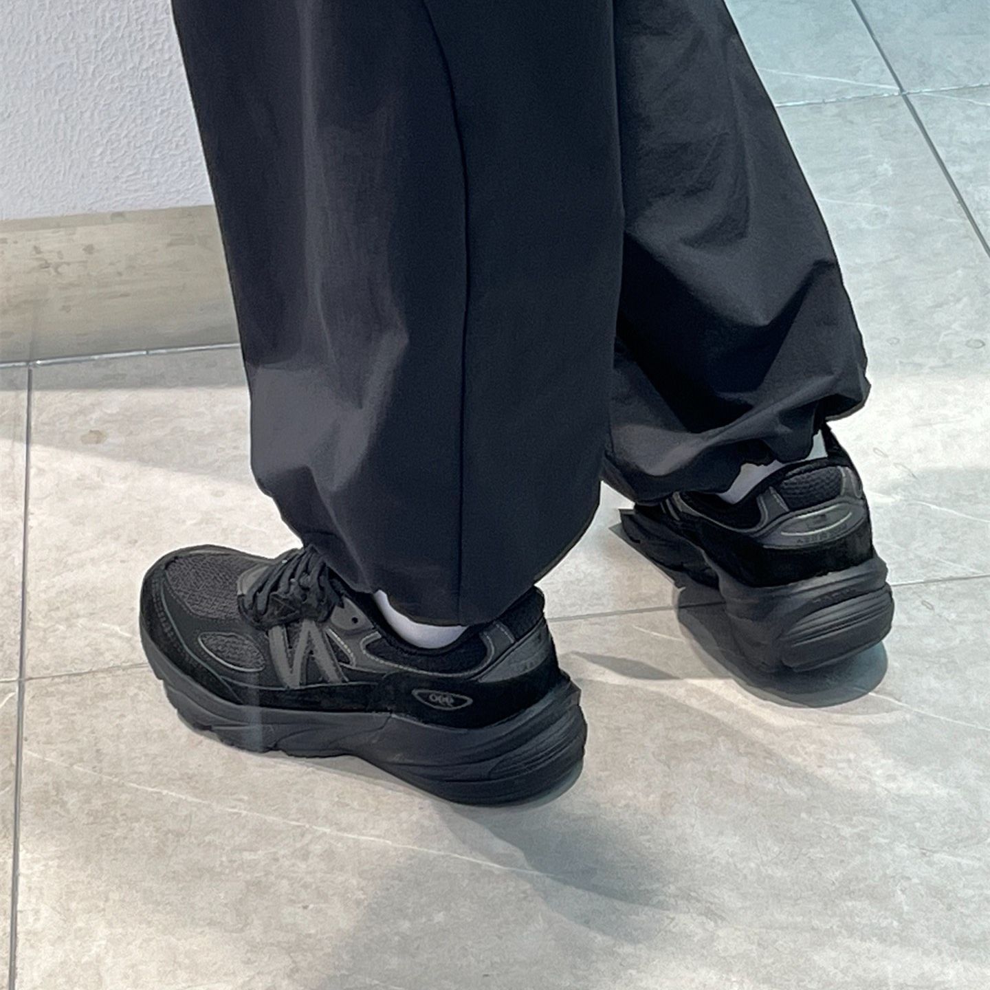 ニューバランス 990V6 トリプルブラックNew Balance 990V6 Triple