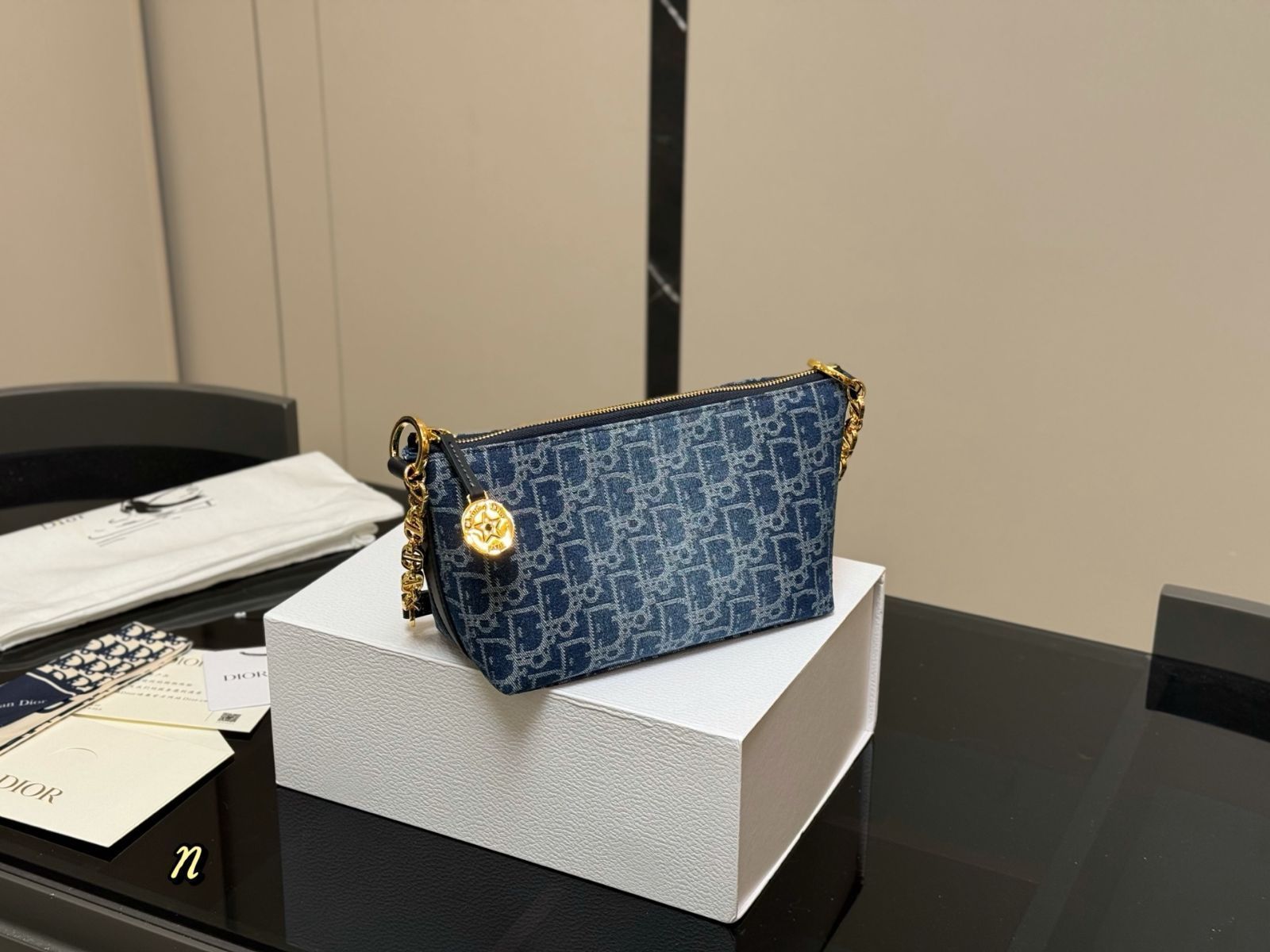 【今日特価】DIOR ベントパック 13,320円
