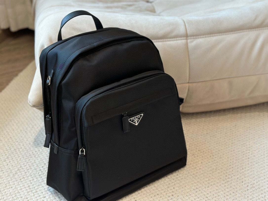 【今日特価】PRADA Men's Nylon Backpack ナイロンパラシュート素材
