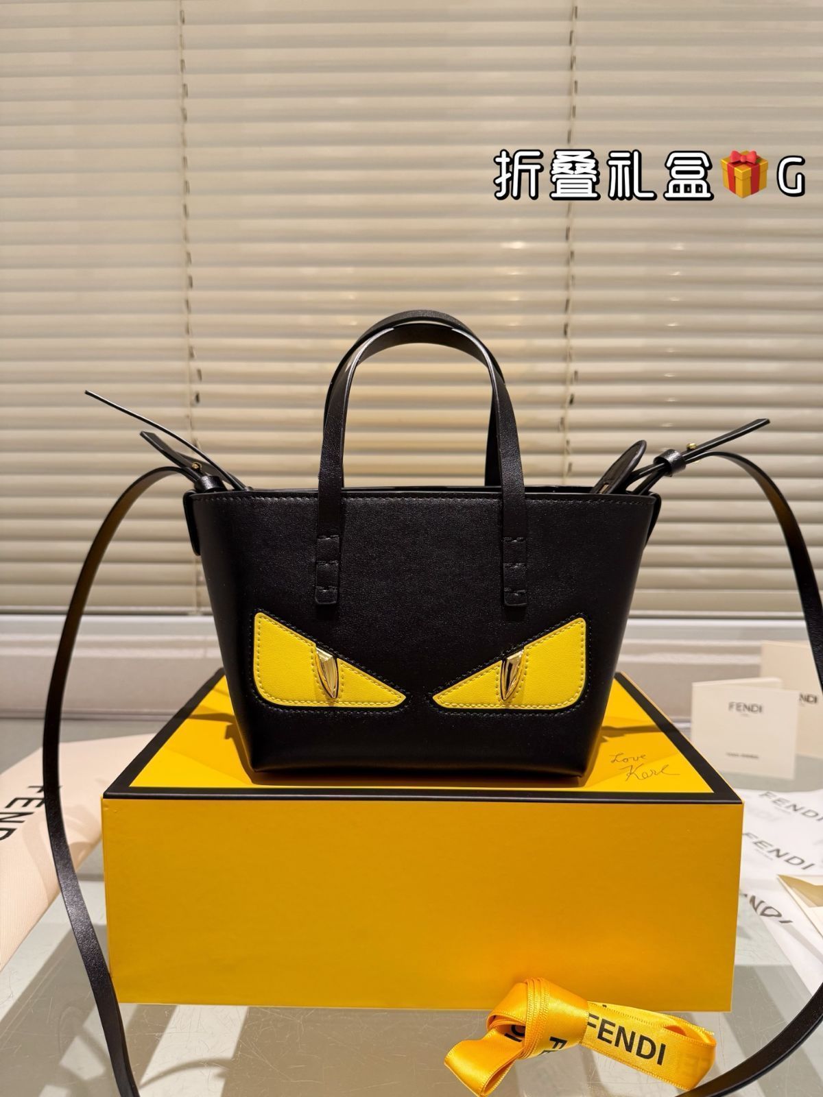 【今日特価】Fendi フェンディ ミニモンスター クレセントトートバッグ（16×13cm）