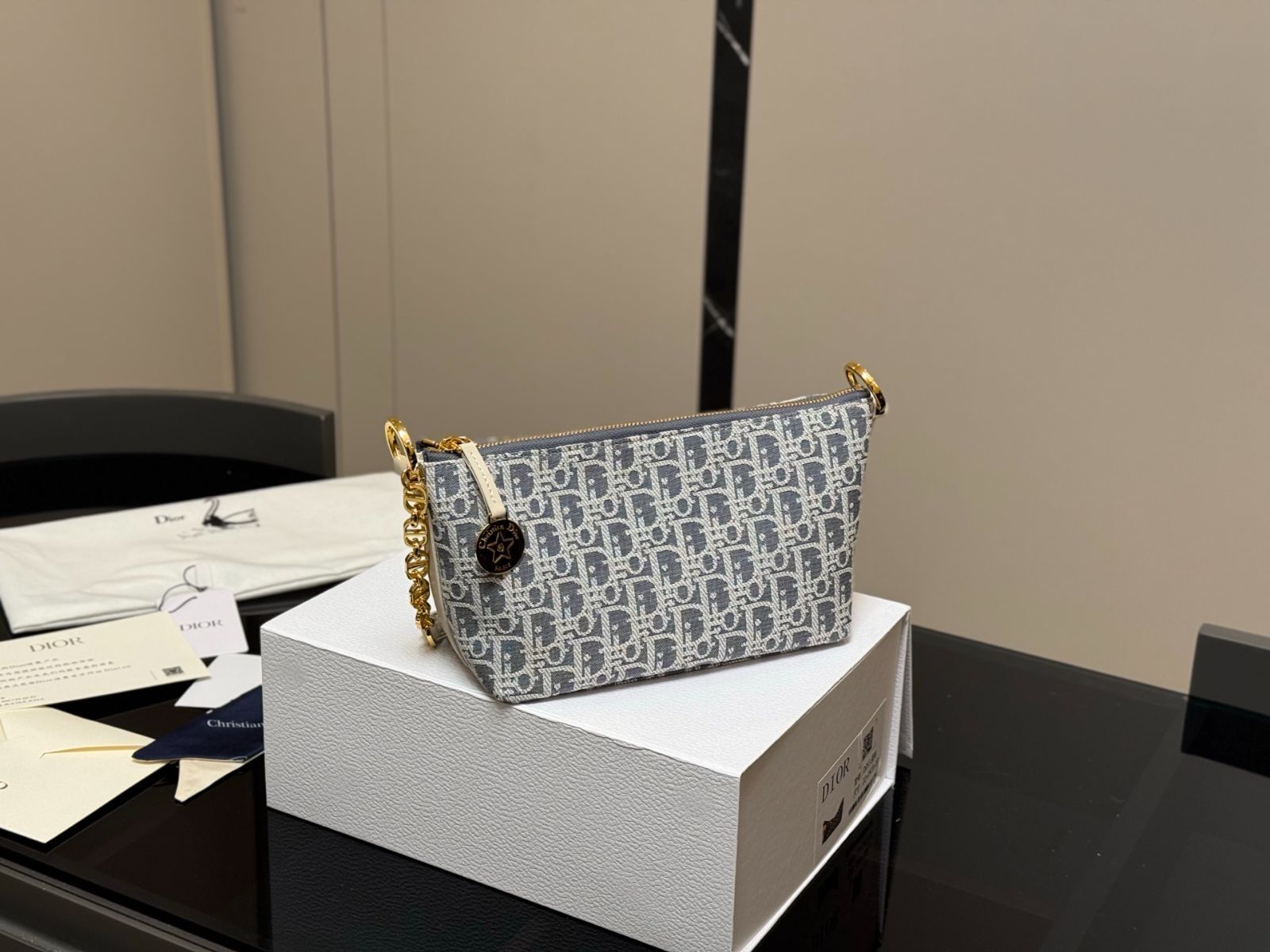 【今日特価】DIOR ディオール ランチョンバッグ（22×14cm） 14,040円