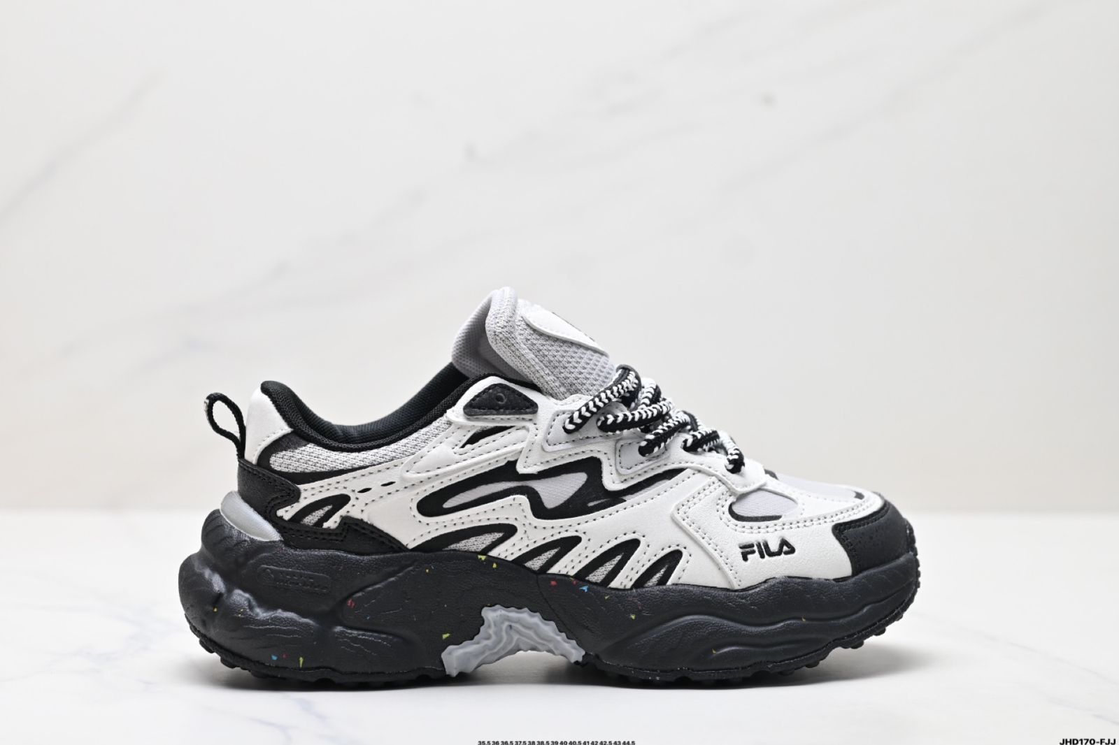 FILA フィラ 蕨草鞋 FERN 女子スポーツシューズ 2024 年ニューカラー アウトドア ダッドシューズ リフレクティブ レジャーシューズ。