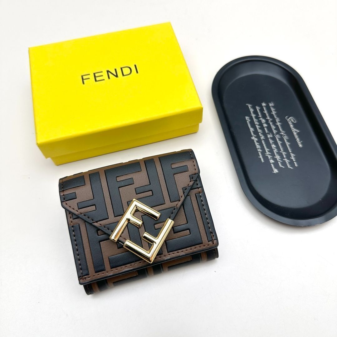【今日特価】Fendi 8352 ミニウォレット, ブラック/ダークブラウン/エレファントグレー/ブラウン, 高級レザー使用, コンパクトで実用的なデザイン！[本日特価|新品未使用品]